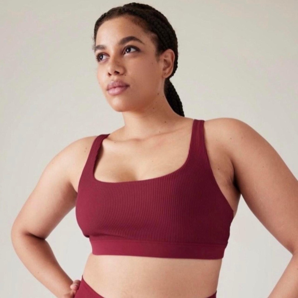 Athleta Sports Bra Womens Small Burgundy Berry Ribbed Strappy Back Medium Impact